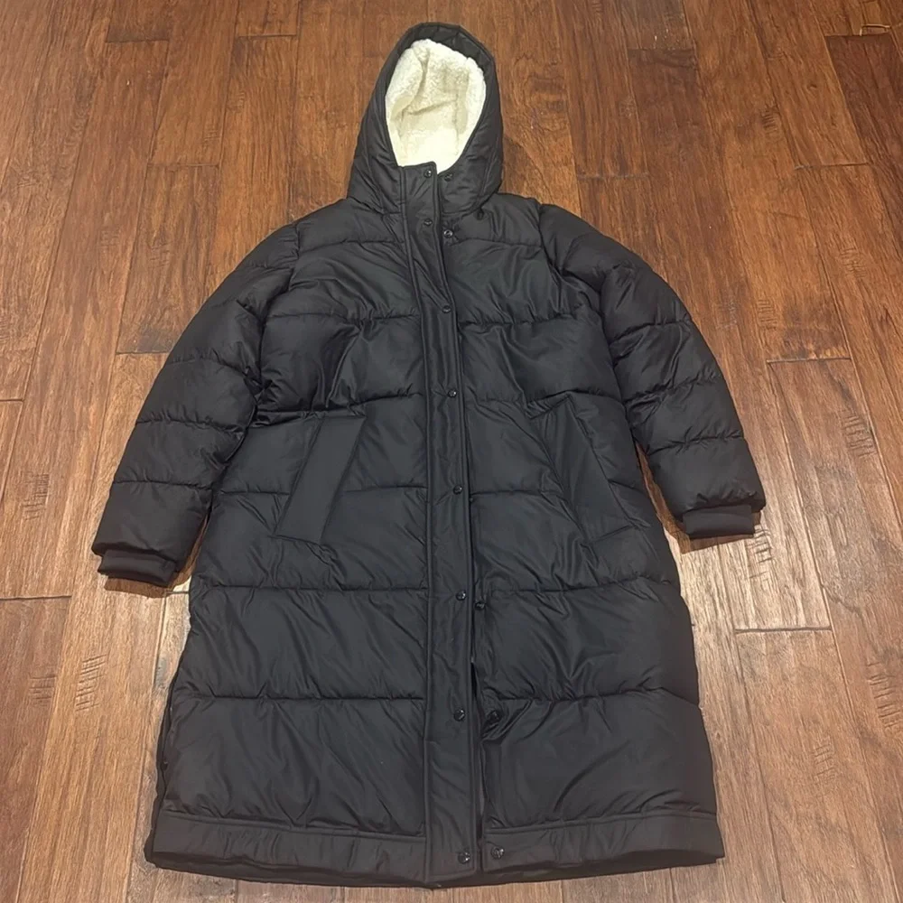 Hollister Black Puffer Jacket with Cream Lining - Picture 2 of 13